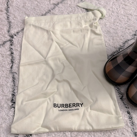 Burberry kids rain boots - size 8.5 - Picture 8 of 11